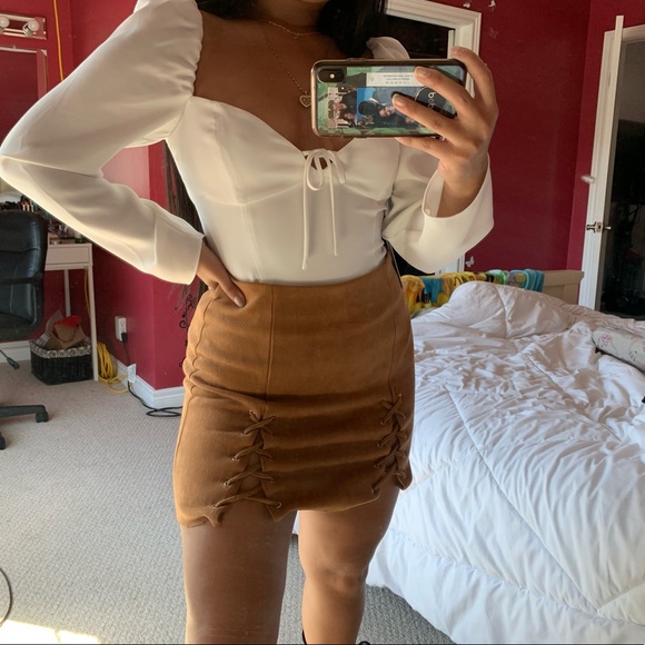 *SOLD*🌿2/$30🌿 Tan Suede Lace-Up Mini Skirt - Picture 2 of 2